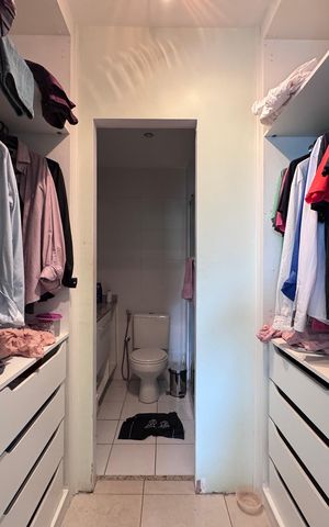 Apartamento à venda com 100m², 3 quartos e 1 vaga Apartamento à venda com 100m², 3 quartos e 1 vagaCloset da Suíte