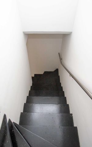 Apartamento à venda com 215m², 3 quartos e 2 vagasEscada