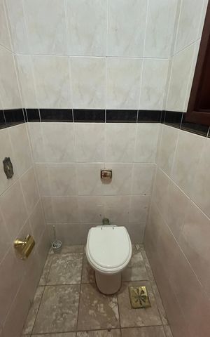 Casa à venda com 315m², 5 quartos e 4 vagas Casa à venda com 315m², 5 quartos e 4 vagasLavabo