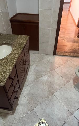 Casa à venda com 315m², 5 quartos e 4 vagas Casa à venda com 315m², 5 quartos e 4 vagasBanheiro Suíte 2
