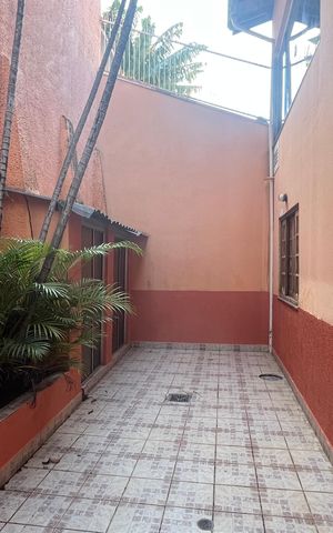 Casa à venda com 315m², 5 quartos e 4 vagas Casa à venda com 315m², 5 quartos e 4 vagasvaranda