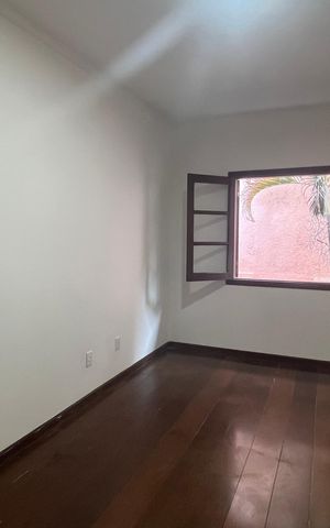 Casa à venda com 315m², 5 quartos e 4 vagas Casa à venda com 315m², 5 quartos e 4 vagasQuarto 1