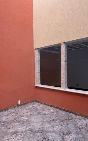 Casa à venda com 315m², 5 quartos e 4 vagas Casa à venda com 315m², 5 quartos e 4 vagasSala