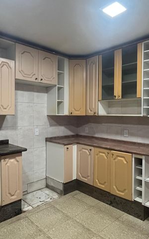 Casa à venda com 315m², 5 quartos e 4 vagas Casa à venda com 315m², 5 quartos e 4 vagasCozinha