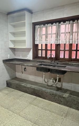 Casa à venda com 315m², 5 quartos e 4 vagas Casa à venda com 315m², 5 quartos e 4 vagasCozinha