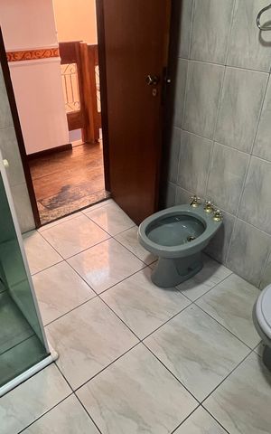 Casa à venda com 315m², 5 quartos e 4 vagas Casa à venda com 315m², 5 quartos e 4 vagasBanheiro