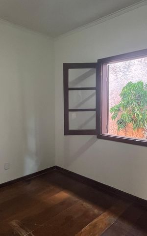 Casa à venda com 315m², 5 quartos e 4 vagas Casa à venda com 315m², 5 quartos e 4 vagasQuarto 1