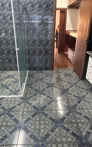 Casa à venda com 315m², 5 quartos e 4 vagas Casa à venda com 315m², 5 quartos e 4 vagasBanheiro Suíte 1