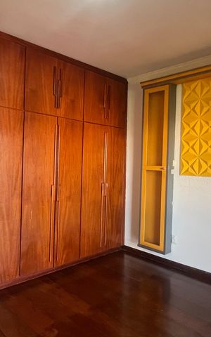 Casa à venda com 315m², 5 quartos e 4 vagas Casa à venda com 315m², 5 quartos e 4 vagasQuarto 2
