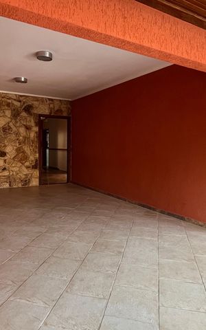 Casa à venda com 315m², 5 quartos e 4 vagas Casa à venda com 315m², 5 quartos e 4 vagasÁrea comum