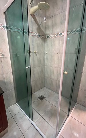 Casa à venda com 315m², 5 quartos e 4 vagas Casa à venda com 315m², 5 quartos e 4 vagasBanheiro 2