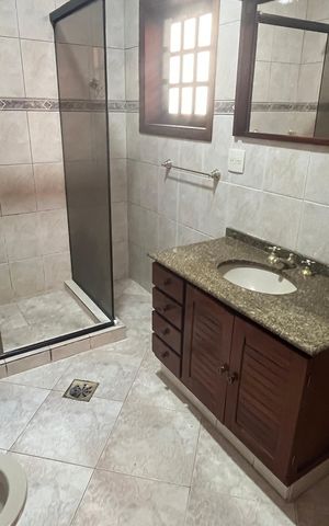 Casa à venda com 315m², 5 quartos e 4 vagas Casa à venda com 315m², 5 quartos e 4 vagasBanheiro Suíte 2