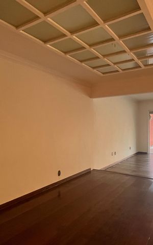 Casa à venda com 315m², 5 quartos e 4 vagas Casa à venda com 315m², 5 quartos e 4 vagasSala