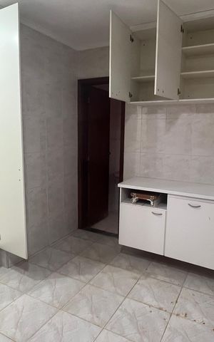 Casa à venda com 315m², 5 quartos e 4 vagas Casa à venda com 315m², 5 quartos e 4 vagasCozinha