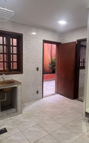 Casa à venda com 315m², 5 quartos e 4 vagas Casa à venda com 315m², 5 quartos e 4 vagasCozinha