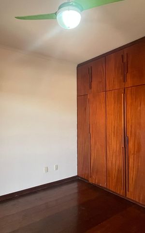 Casa à venda com 315m², 5 quartos e 4 vagas Casa à venda com 315m², 5 quartos e 4 vagasSuíte 2