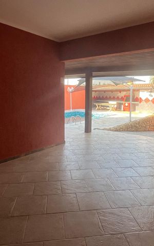 Casa à venda com 315m², 5 quartos e 4 vagas Casa à venda com 315m², 5 quartos e 4 vagasÁrea comum