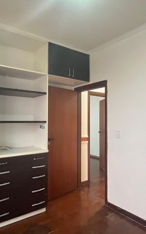 Casa à venda com 315m², 5 quartos e 4 vagas Casa à venda com 315m², 5 quartos e 4 vagasQuarto 1