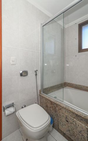 Apartamento à venda com 223m², 3 quartos e 2 vagasBanheiro da Suíte