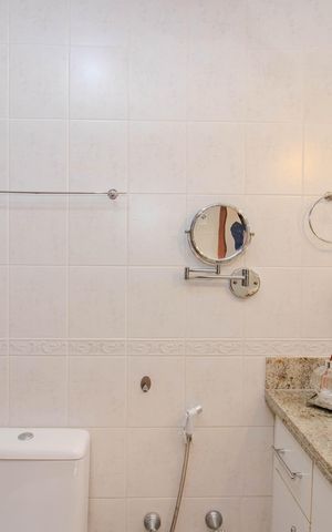 Apartamento à venda com 97m², 3 quartos e 3 vagas Apartamento à venda com 97m², 3 quartos e 3 vagasBanheiro da Suíte