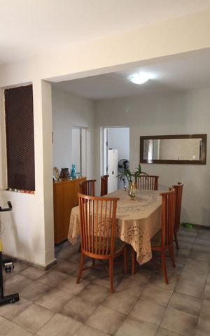 Casa à venda com 375m², 4 quartos e 2 vagasCopa