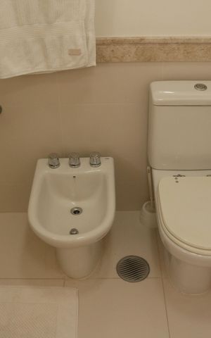 Apartamento para alugar com 267m², 4 quartos e 5 vagasBanheiro da Suíte 4
