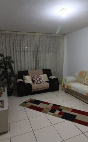Casa à venda com 375m², 3 quartos e 4 vagasSala