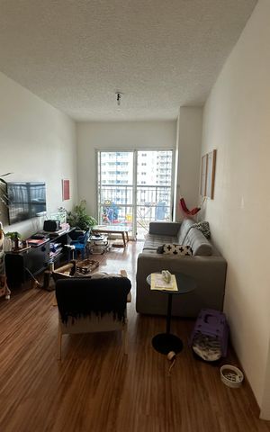 Apartamento para alugar com 68m², 2 quartos e 1 vaga Apartamento para alugar com 68m², 2 quartos e 1 vagaSala