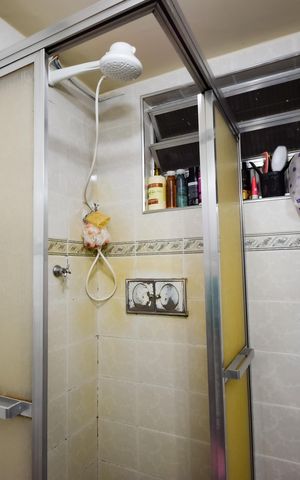 Apartamento à venda com 58m², 2 quartos e 1 vaga Apartamento à venda com 58m², 2 quartos e 1 vagaBanheiro