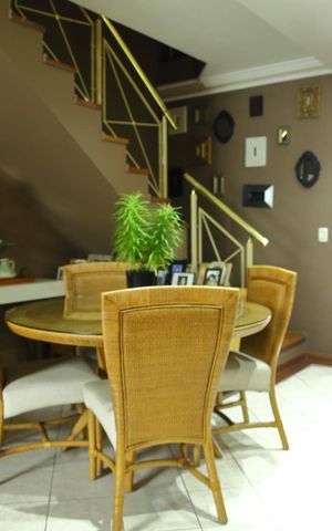 Casa à venda com 204m², 3 quartos e 5 vagasSala