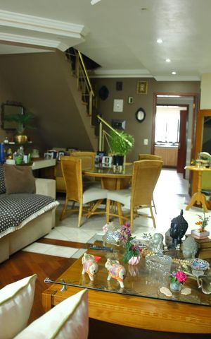 Casa à venda com 204m², 3 quartos e 5 vagasSala