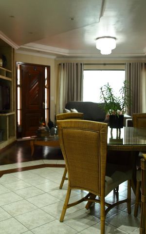 Casa à venda com 204m², 3 quartos e 5 vagasSala