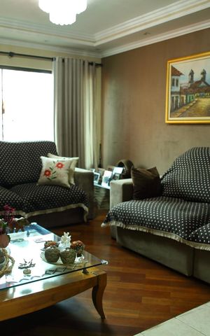 Casa à venda com 204m², 3 quartos e 5 vagasSala
