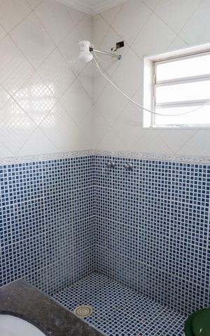 Casa à venda com 399m², 5 quartos e 3 vagas Casa à venda com 399m², 5 quartos e 3 vagasBanheiro 1