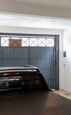Casa à venda com 399m², 5 quartos e 3 vagas Casa à venda com 399m², 5 quartos e 3 vagasGaragem