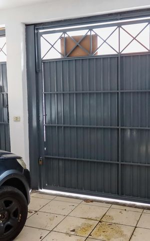 Casa à venda com 399m², 5 quartos e 3 vagas Casa à venda com 399m², 5 quartos e 3 vagasGaragem