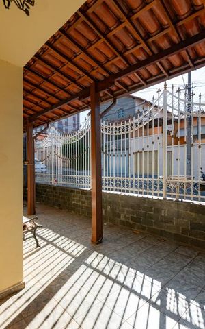 Casa à venda com 300m², 3 quartos e 4 vagas Casa à venda com 300m², 3 quartos e 4 vagasVaranda da Sala 1 - Entrada