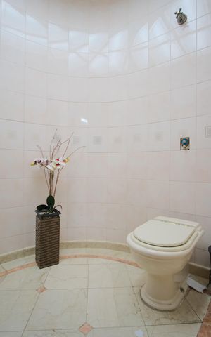 Casa à venda com 280m², 4 quartos e 5 vagasLavabo