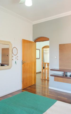 Casa à venda com 280m², 4 quartos e 5 vagasSuíte 2