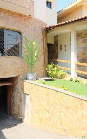 Casa à venda com 280m², 4 quartos e 5 vagasFachada