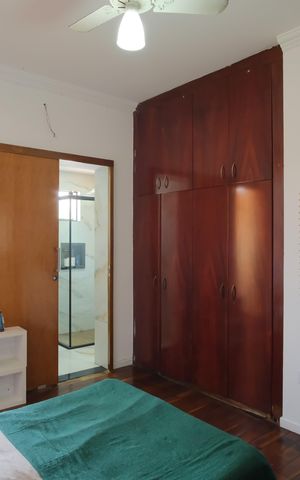 Casa à venda com 280m², 4 quartos e 5 vagasSuíte 2