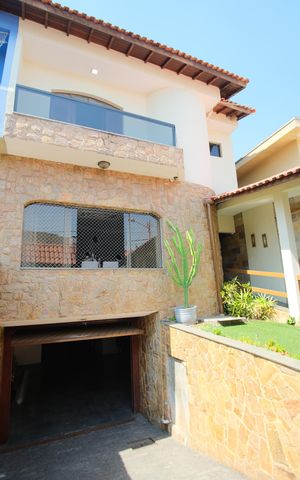 Casa à venda com 280m², 4 quartos e 5 vagasFachada