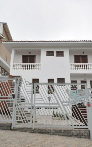 Casa para alugar com 350m², 4 quartos e 3 vagas Casa para alugar com 350m², 4 quartos e 3 vagasFachada
