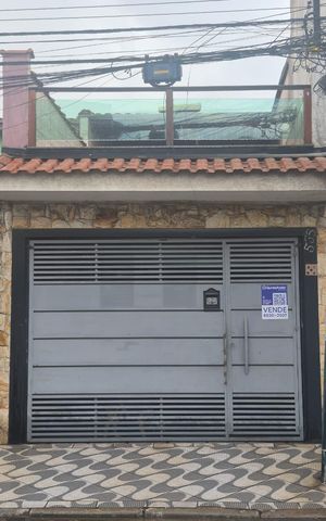 Casa à venda com 122m², 3 quartos e 2 vagas Casa à venda com 122m², 3 quartos e 2 vagasFachada