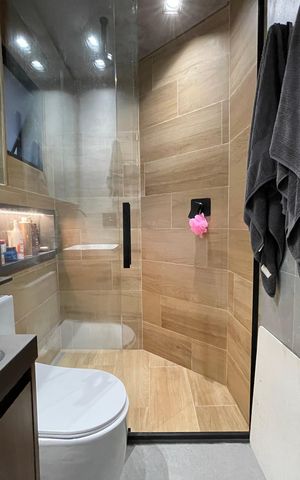 Casa à venda com 140m², 3 quartos e 2 vagas Casa à venda com 140m², 3 quartos e 2 vagasBanheiro da Suíte master