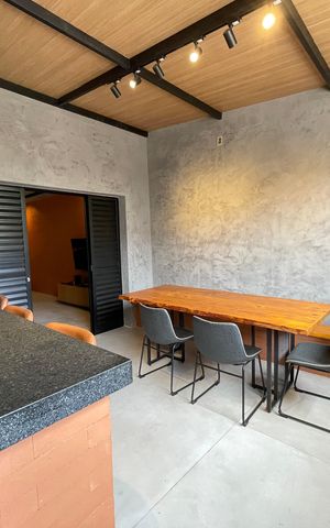 Casa à venda com 140m², 3 quartos e 2 vagas Casa à venda com 140m², 3 quartos e 2 vagasVaranda gourmet