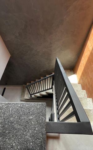 Casa à venda com 140m², 3 quartos e 2 vagas Casa à venda com 140m², 3 quartos e 2 vagasEscada