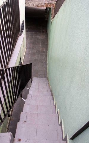 Casa para alugar com 355m², 5 quartos e 4 vagasEscada