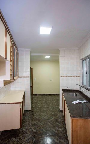 Casa para alugar com 355m², 5 quartos e 4 vagasCozinha