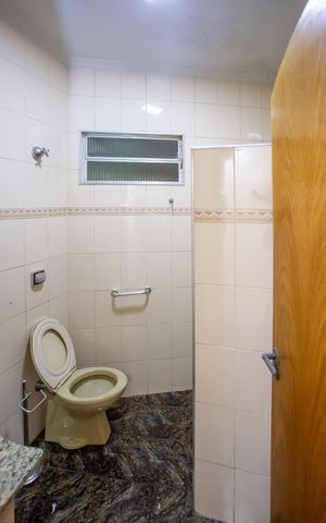 Casa para alugar com 355m², 5 quartos e 4 vagasBanheiro 1